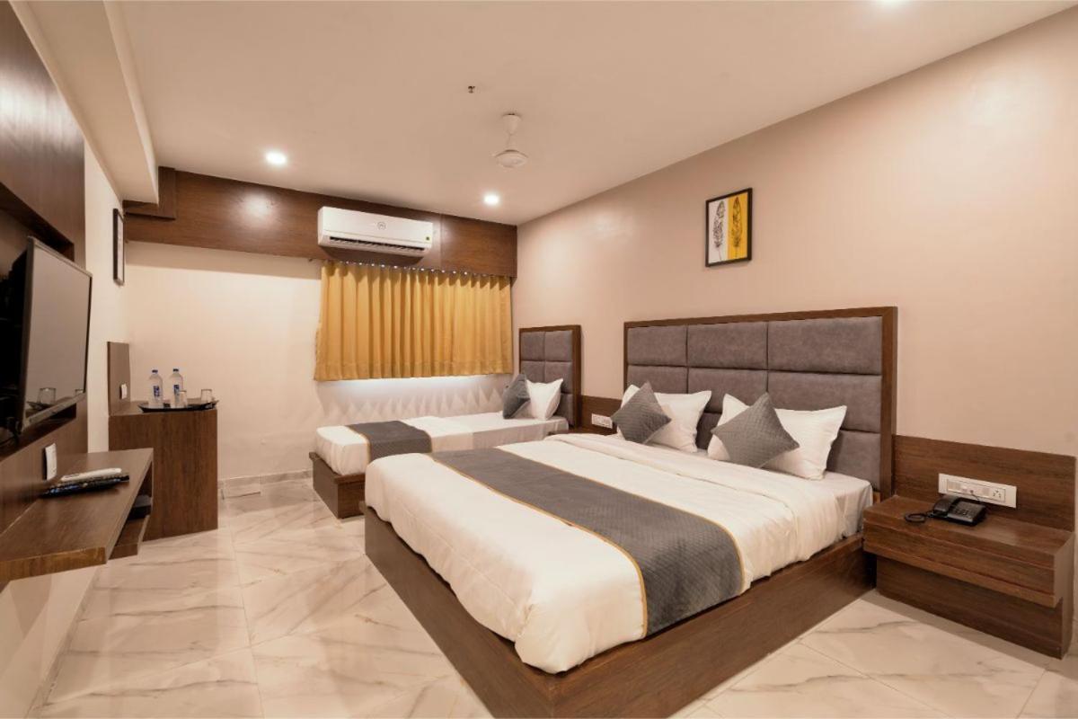 Hotel Royal 24 Ahmedabad Exterior foto